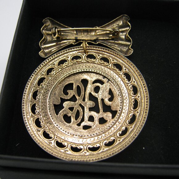 Preppy Vintage Pin Brooch - Picture 2 of 4